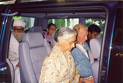 While travelling to Zug, Maulana appreciated how the driver of every car was moving in its lane, in the same way as stars travel in their orbits.